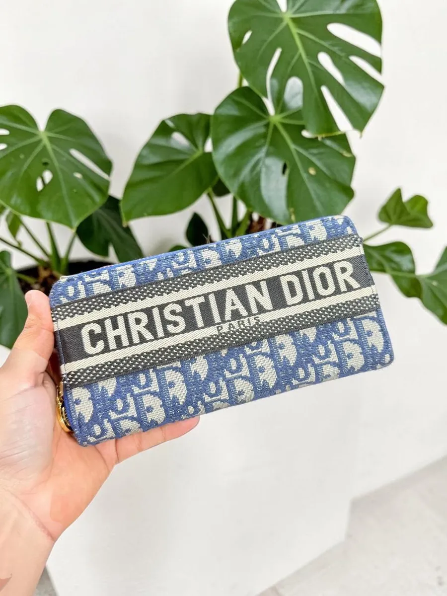 CHRISTIAN DIOR